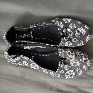 Mad Love Size 7 Skull Print Flat